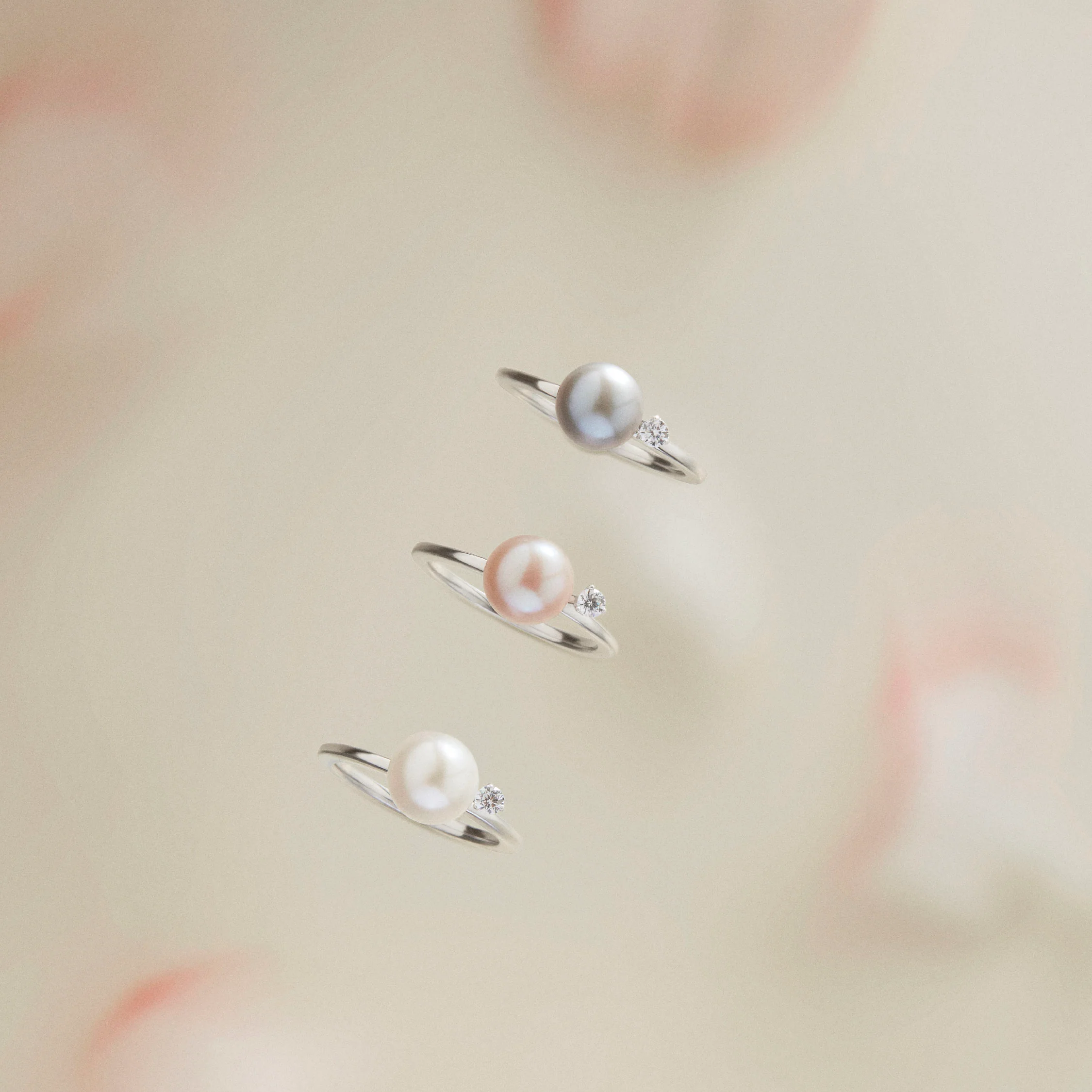 Viva Diamond Marshmallow Pearl Ring - Image 5