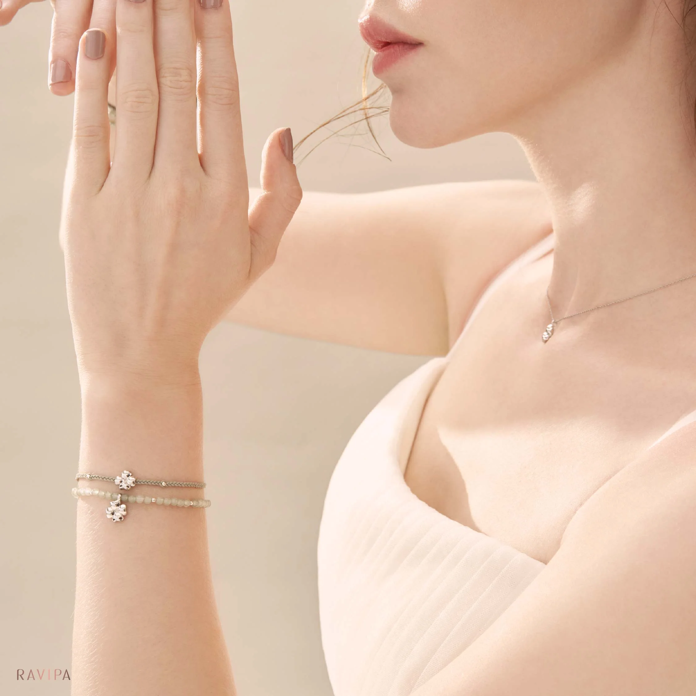 Four-leaf Clover All-around Bracelet - Image 4