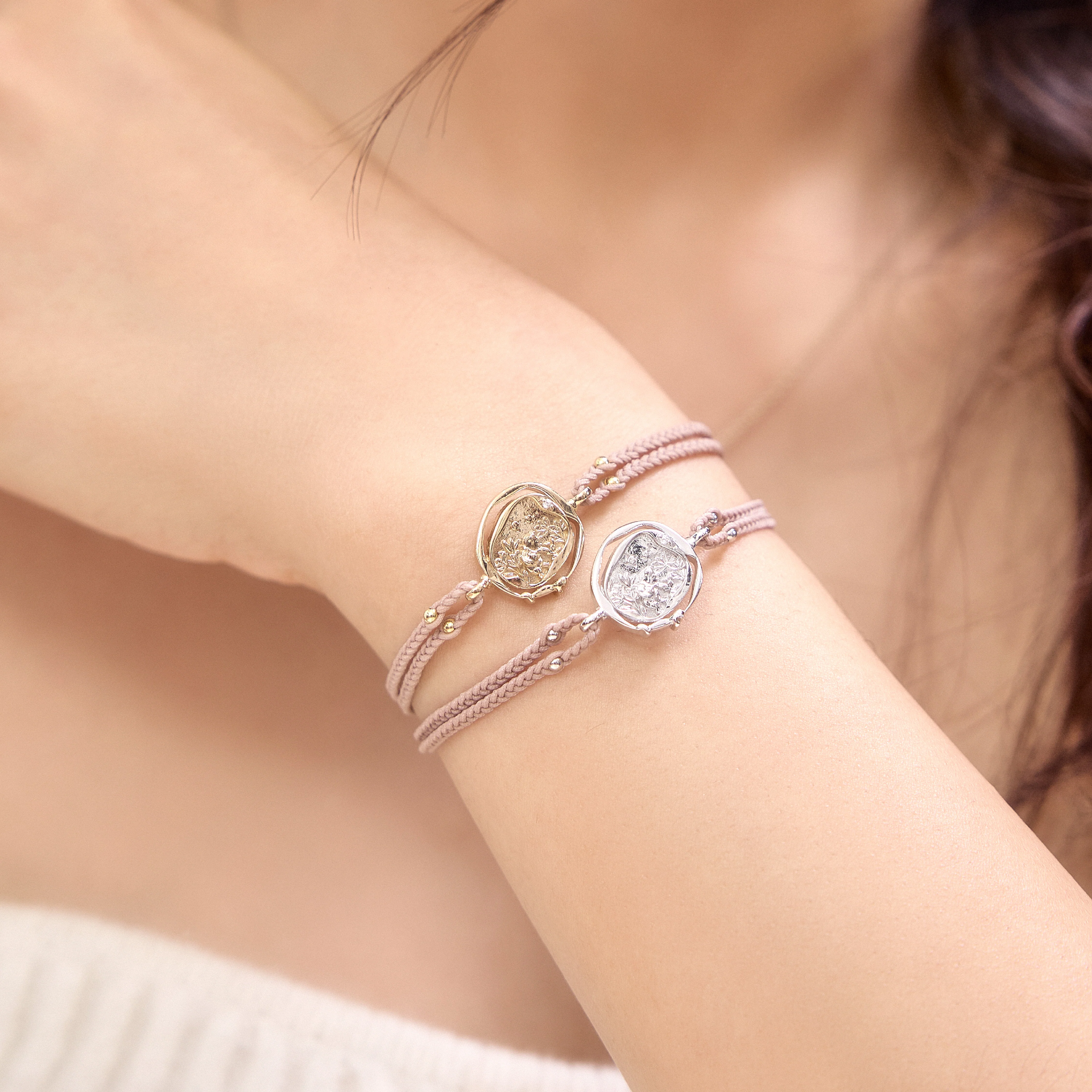 Winnie The Pooh and Piglet Spining Coin Gold Bracelet - Image 4