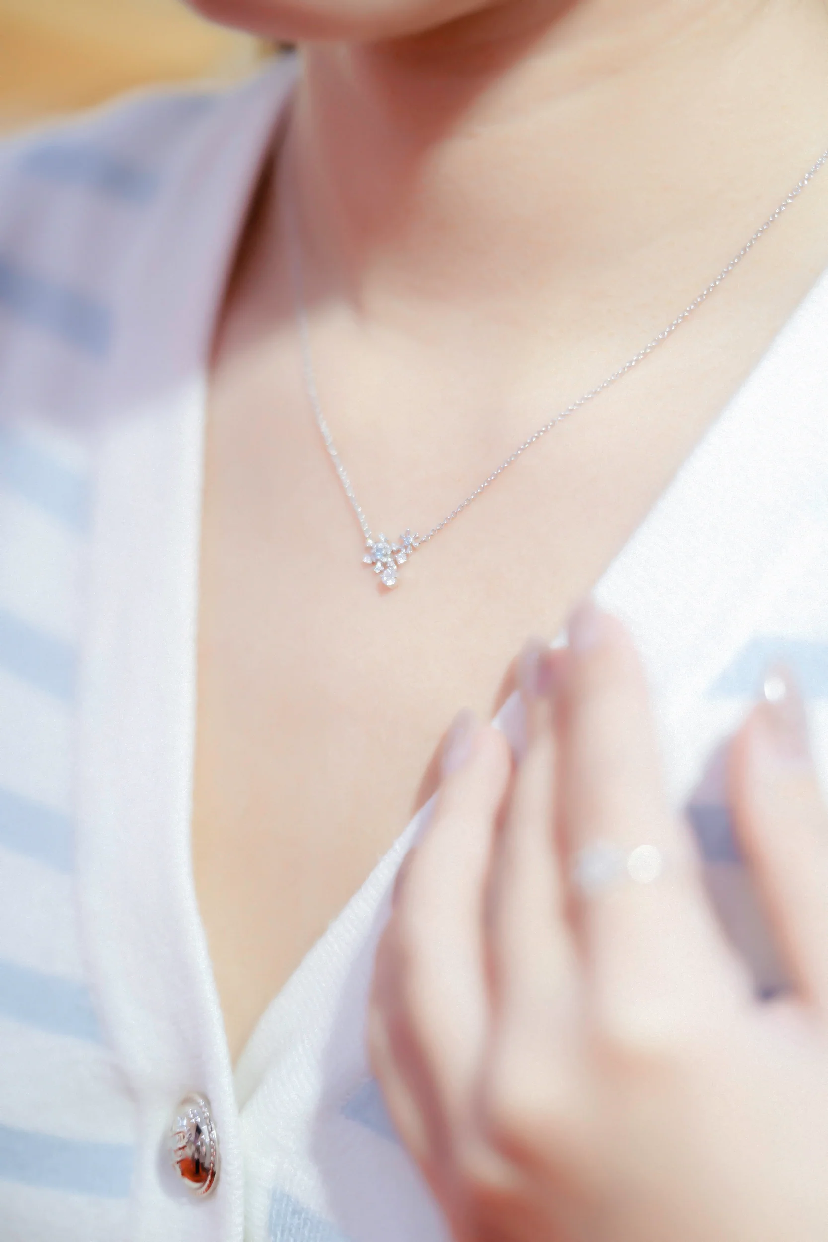 RAVIPA Snowflake Glacia Necklace - Image 3
