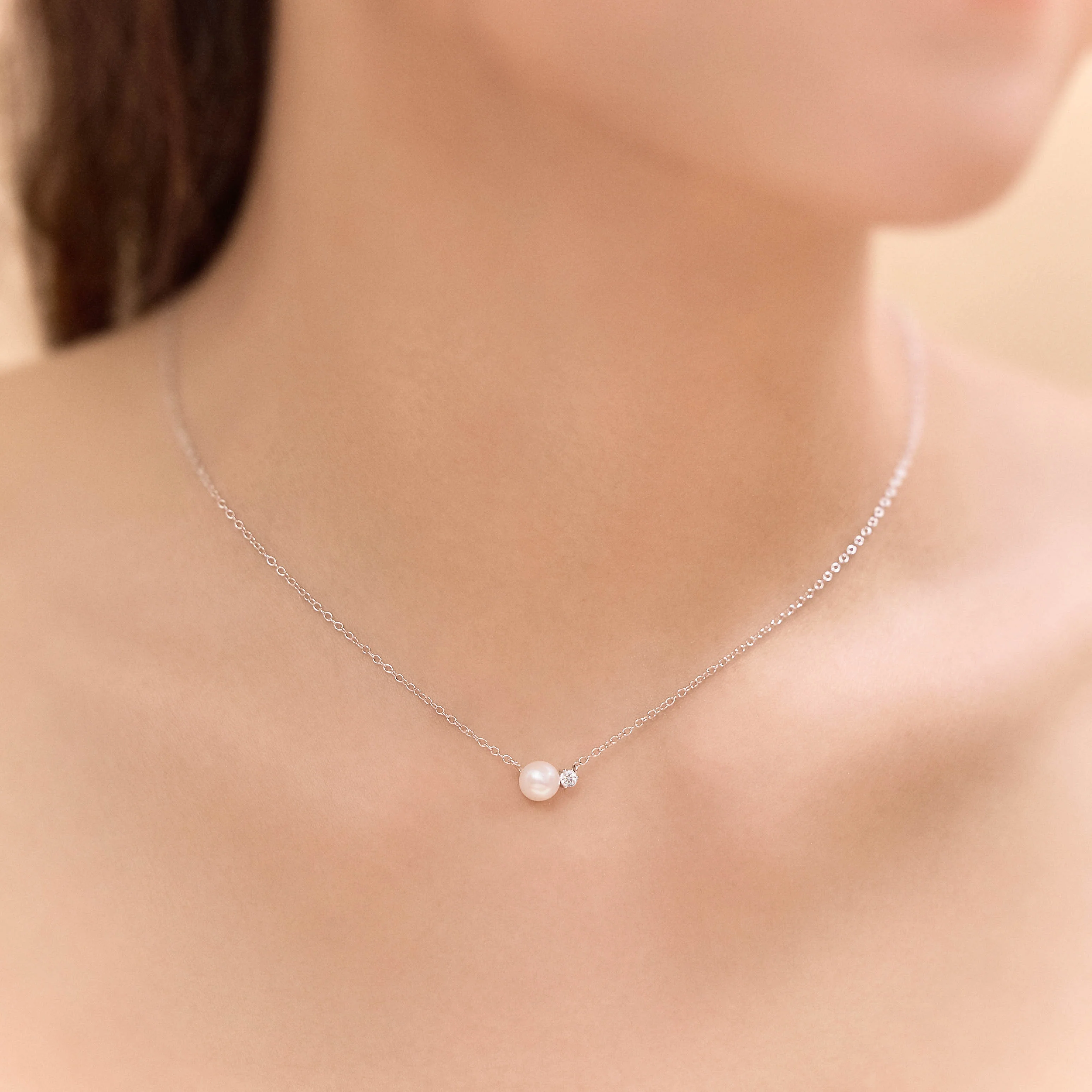 Viva Diamond Marshmallow Pearl Necklace - Image 3