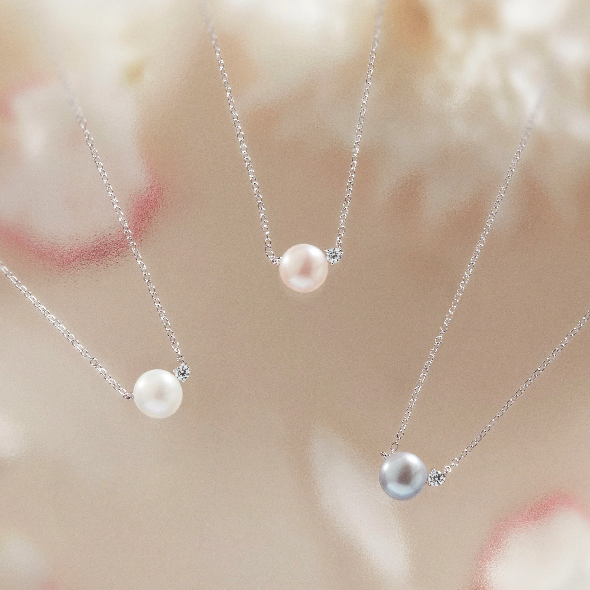 Viva Diamond Marshmallow Pearl Necklace - Image 4